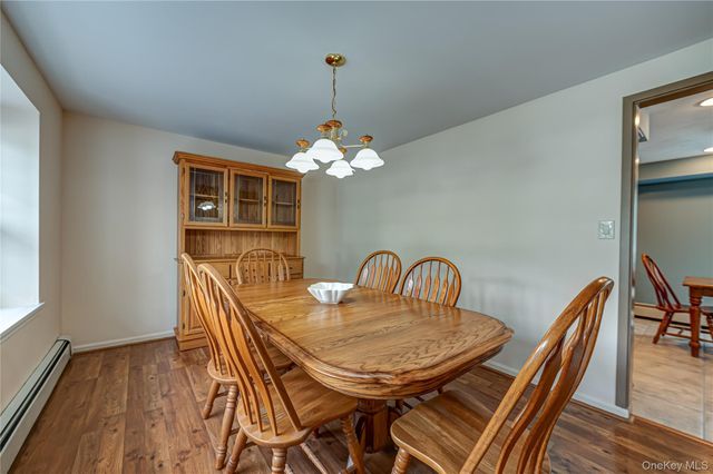 16 Sussex Lane, Lake Grove, NY 11755
