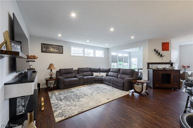3130 Aspen Lane, Twinsburg, OH 44087