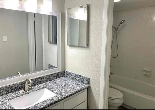 10650 Steppington Drive 122, Dallas, TX 75230