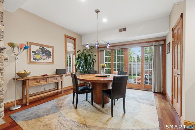 25 Brocketts Point Road, Branford, CT 06405