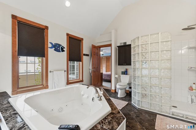 25 Brocketts Point Road, Branford, CT 06405