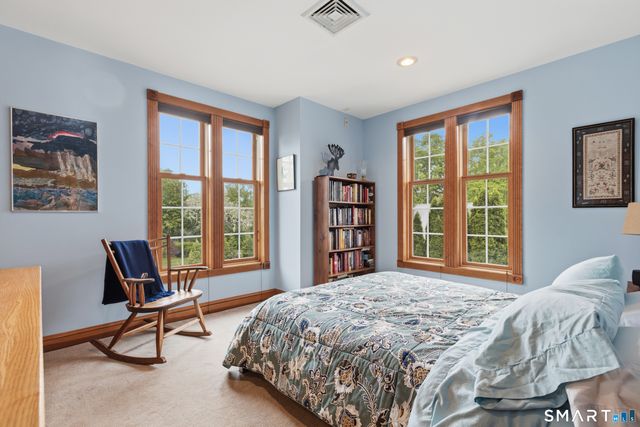 25 Brocketts Point Road, Branford, CT 06405