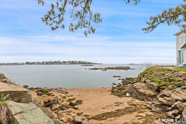 25 Brocketts Point Road, Branford, CT 06405