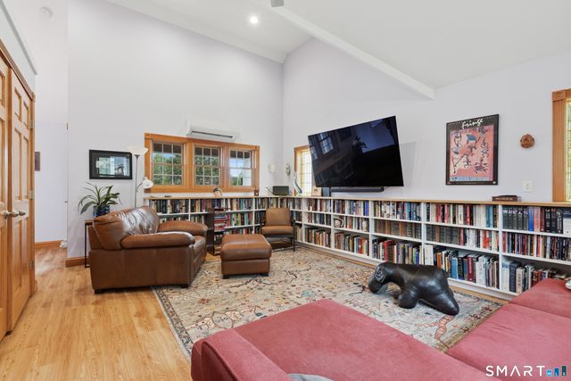 25 Brocketts Point Road, Branford, CT 06405