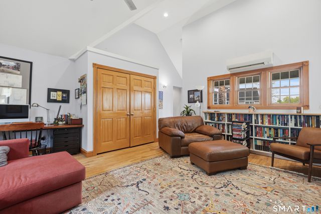 25 Brocketts Point Road, Branford, CT 06405