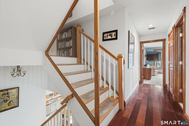 25 Brocketts Point Road, Branford, CT 06405