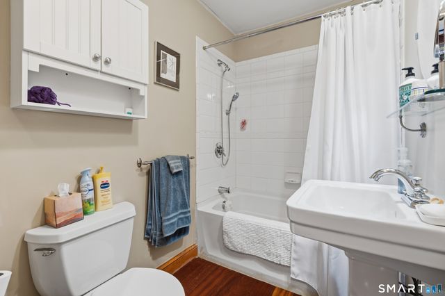25 Brocketts Point Road, Branford, CT 06405