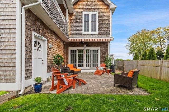 25 Brocketts Point Road, Branford, CT 06405