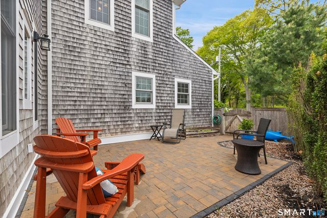 25 Brocketts Point Road, Branford, CT 06405