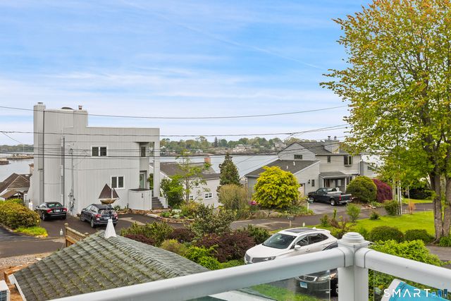 25 Brocketts Point Road, Branford, CT 06405