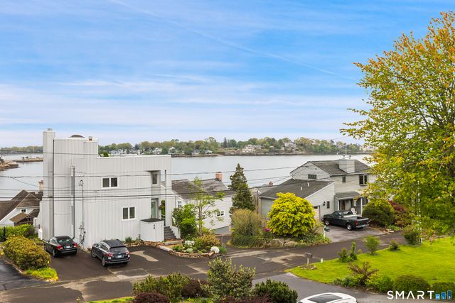 25 Brocketts Point Road, Branford, CT 06405