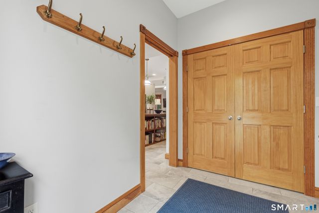 25 Brocketts Point Road, Branford, CT 06405