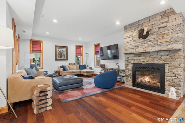25 Brocketts Point Road, Branford, CT 06405