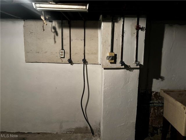 11824 Geraldine Avenue, Cleveland, OH 44111