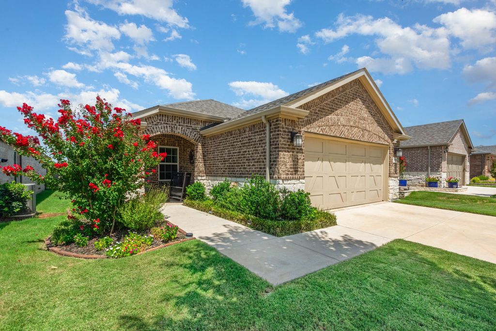 1255 Freedom Lane, Aubrey, TX 76227