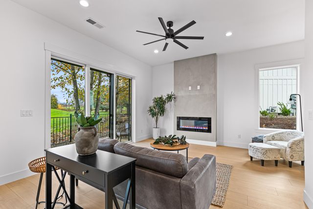 107 Golf View Drive, Eagle Point, OR 97524