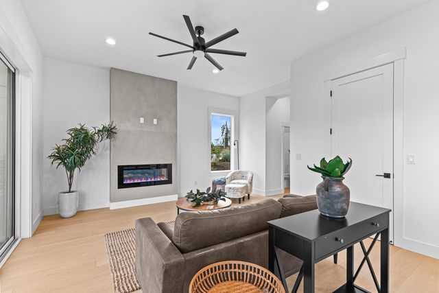 107 Golf View Drive, Eagle Point, OR 97524