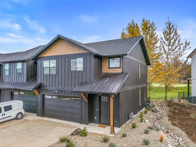 107 Golf View Drive, Eagle Point, OR 97524