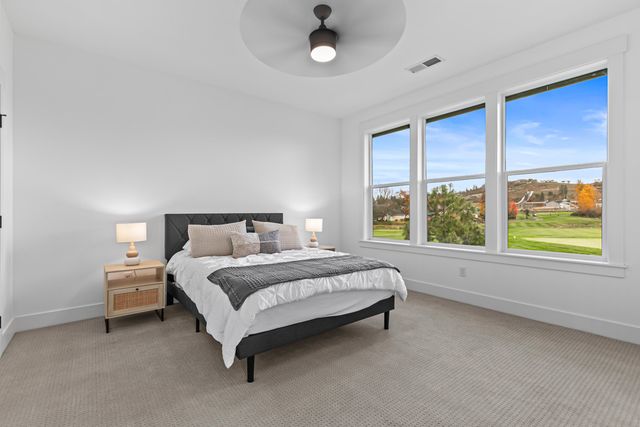 107 Golf View Drive, Eagle Point, OR 97524