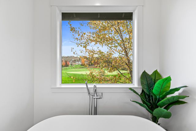 107 Golf View Drive, Eagle Point, OR 97524