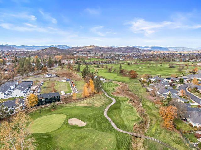 107 Golf View Drive, Eagle Point, OR 97524