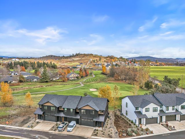 107 Golf View Drive, Eagle Point, OR 97524