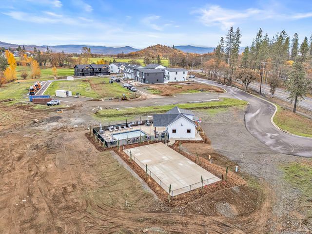107 Golf View Drive, Eagle Point, OR 97524