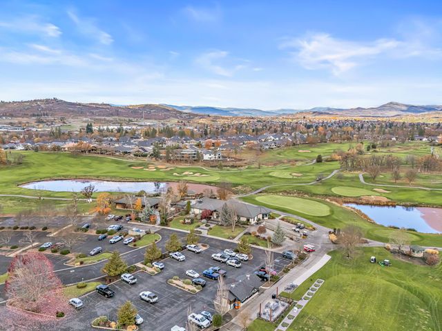 107 Golf View Drive, Eagle Point, OR 97524