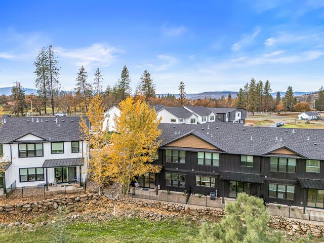 107 Golf View Drive, Eagle Point, OR 97524
