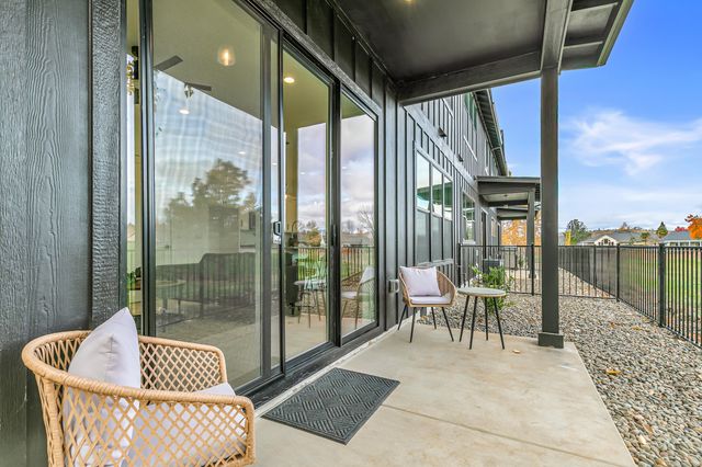 107 Golf View Drive, Eagle Point, OR 97524