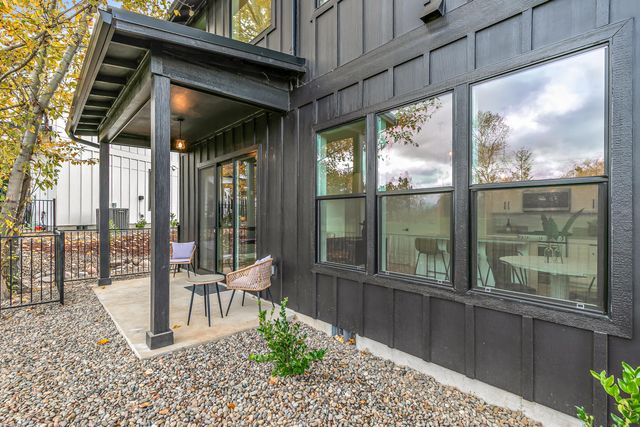 107 Golf View Drive, Eagle Point, OR 97524