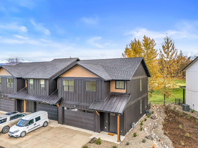 107 Golf View Drive, Eagle Point, OR 97524