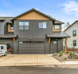 107 Golf View Drive, Eagle Point, OR 97524