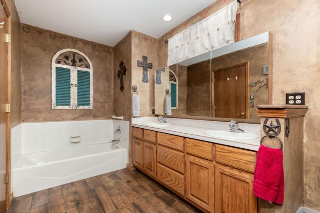 1039 Hillside Road, Grove, OK 74344