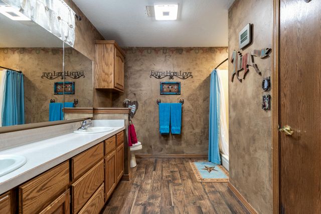 1039 Hillside Road, Grove, OK 74344