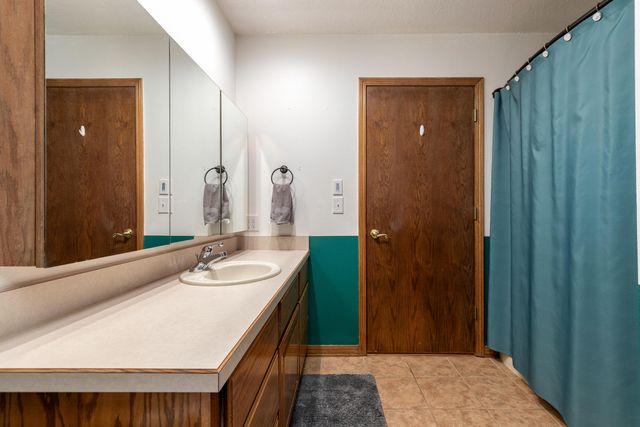 1039 Hillside Road, Grove, OK 74344