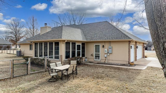 1039 Hillside Road, Grove, OK 74344