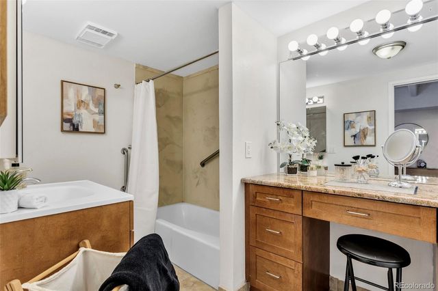 7877 E Mississippi Avenue 301, Denver, CO 80247