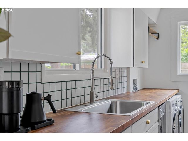 5516 Se STEELE St, Portland, OR 97206