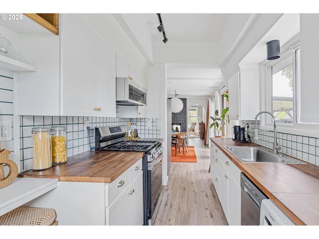 5516 Se STEELE St, Portland, OR 97206