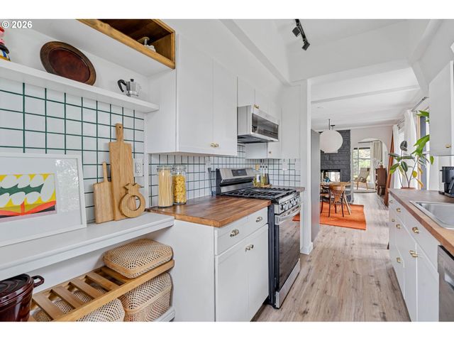 5516 Se STEELE St, Portland, OR 97206