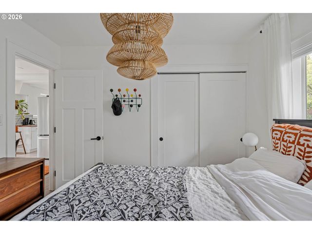 5516 Se STEELE St, Portland, OR 97206