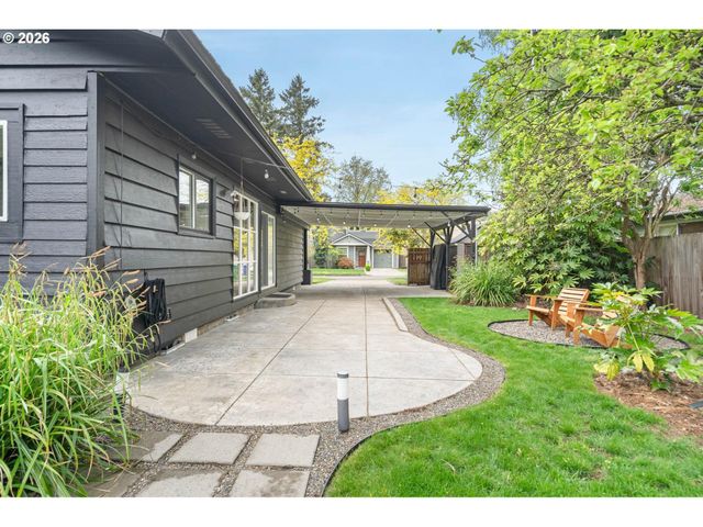 5516 Se STEELE St, Portland, OR 97206