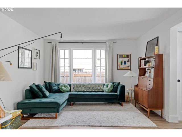 5516 Se STEELE St, Portland, OR 97206