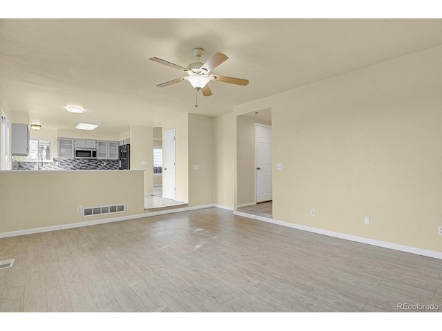 2585 S Truckee Way, Aurora, CO 80013