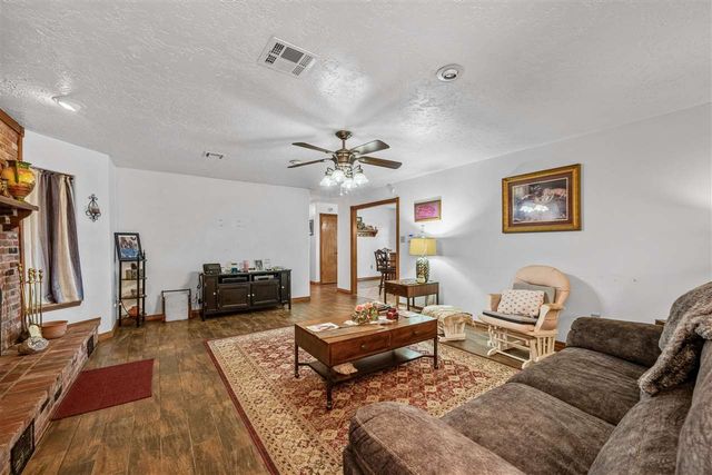 39 NE McCracken Road, Elgin, OK 73538