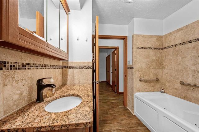 39 NE McCracken Road, Elgin, OK 73538