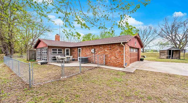 39 NE McCracken Road, Elgin, OK 73538