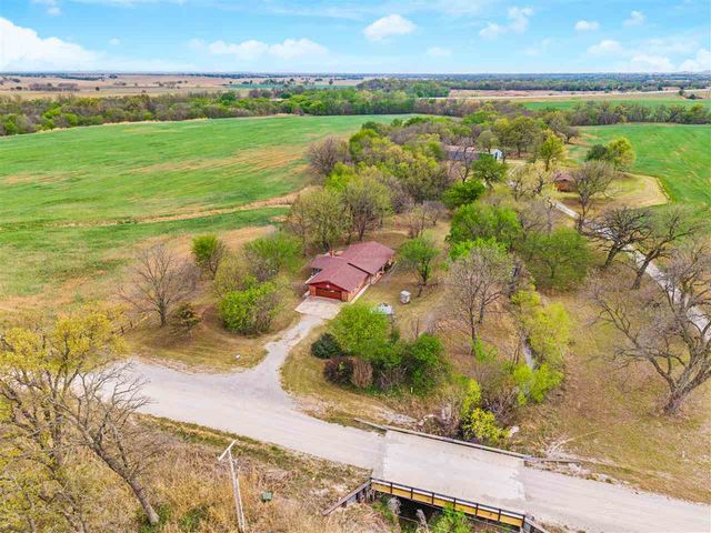 39 NE McCracken Road, Elgin, OK 73538