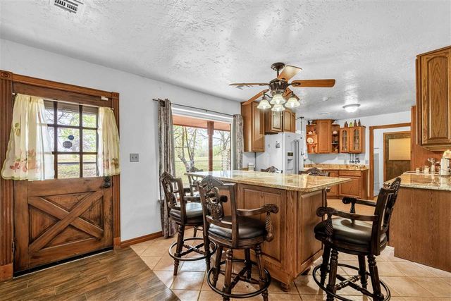 39 NE McCracken Road, Elgin, OK 73538